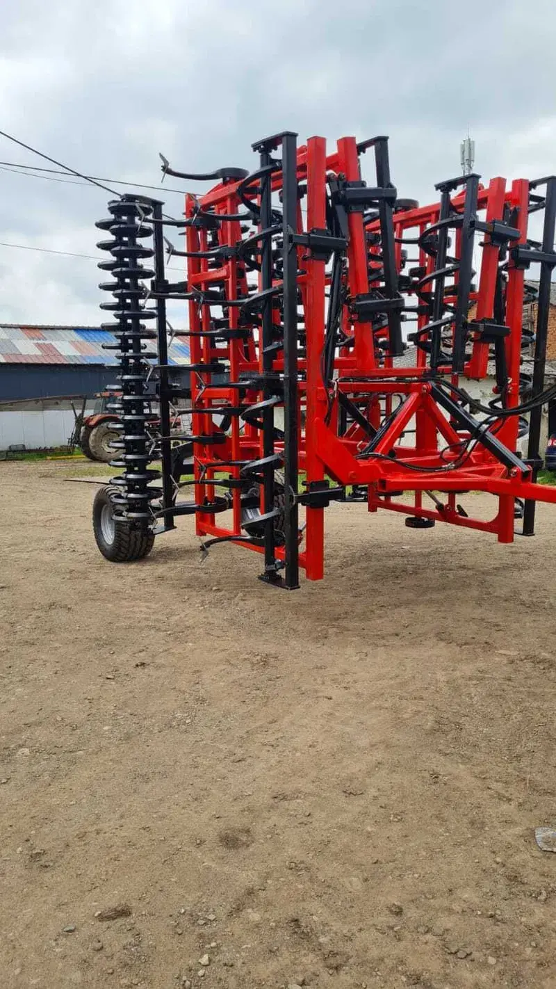 Combinator agricol Iadran Agri - echipament pentru prepararea patului germinativ și lucrări combinate