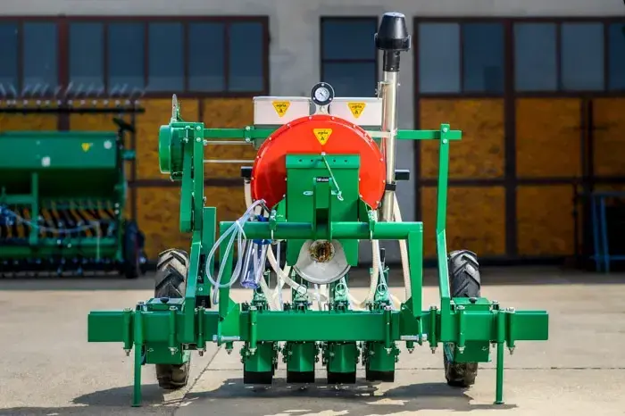 Semănătoare pentru Legume Iadran Agri - utilaj specializat pentru semănatul precis al legumelor și plantelor de grădină