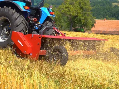 Tocator Resturi Vegetale pentru Paie Iadran Agri - utilaj pentru procesarea și gestionarea eficientă a paiului