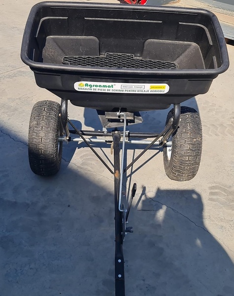 Utilaj Imprastiat Ingrasaminte Gazon 100 Kg